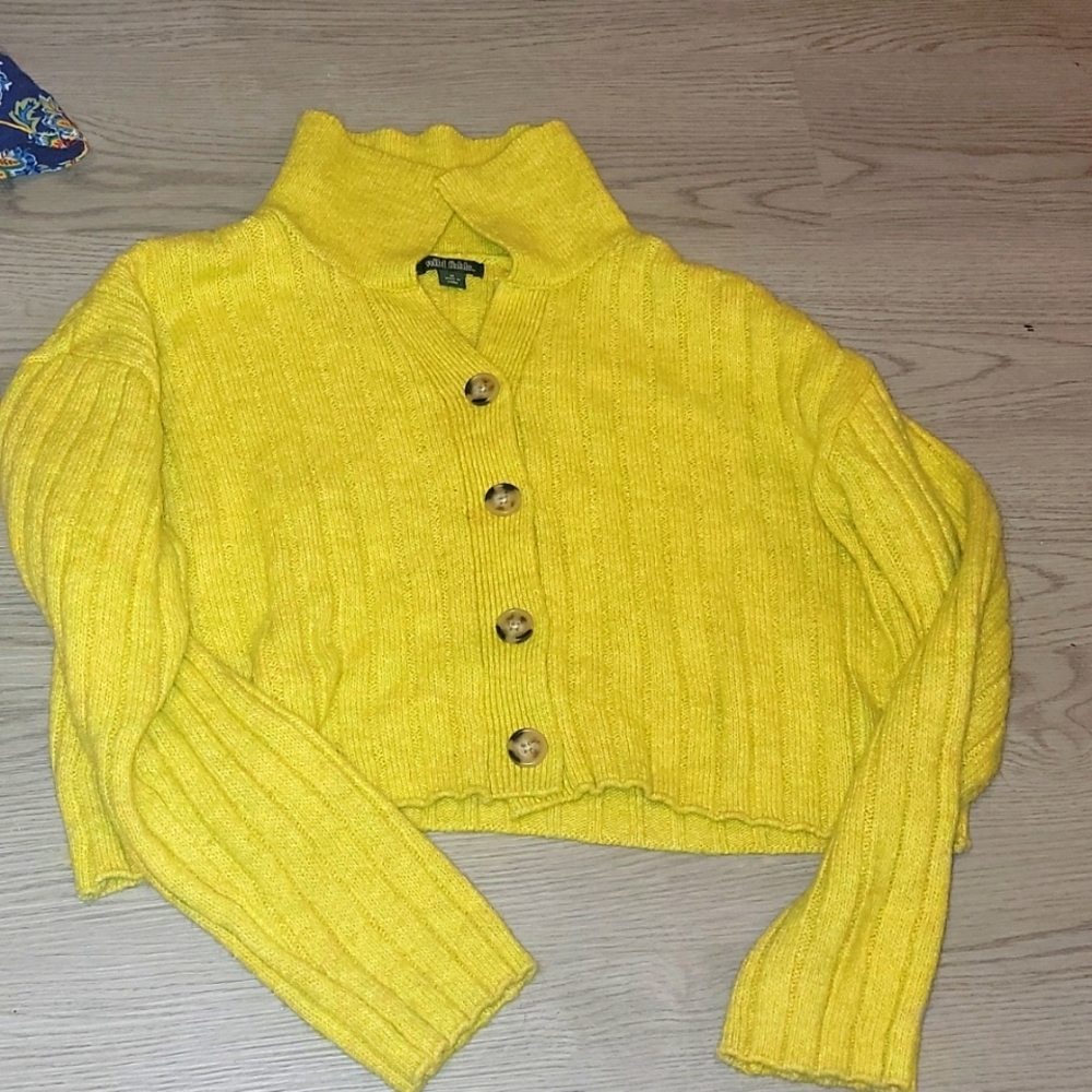 Yellow crop top long sleeve